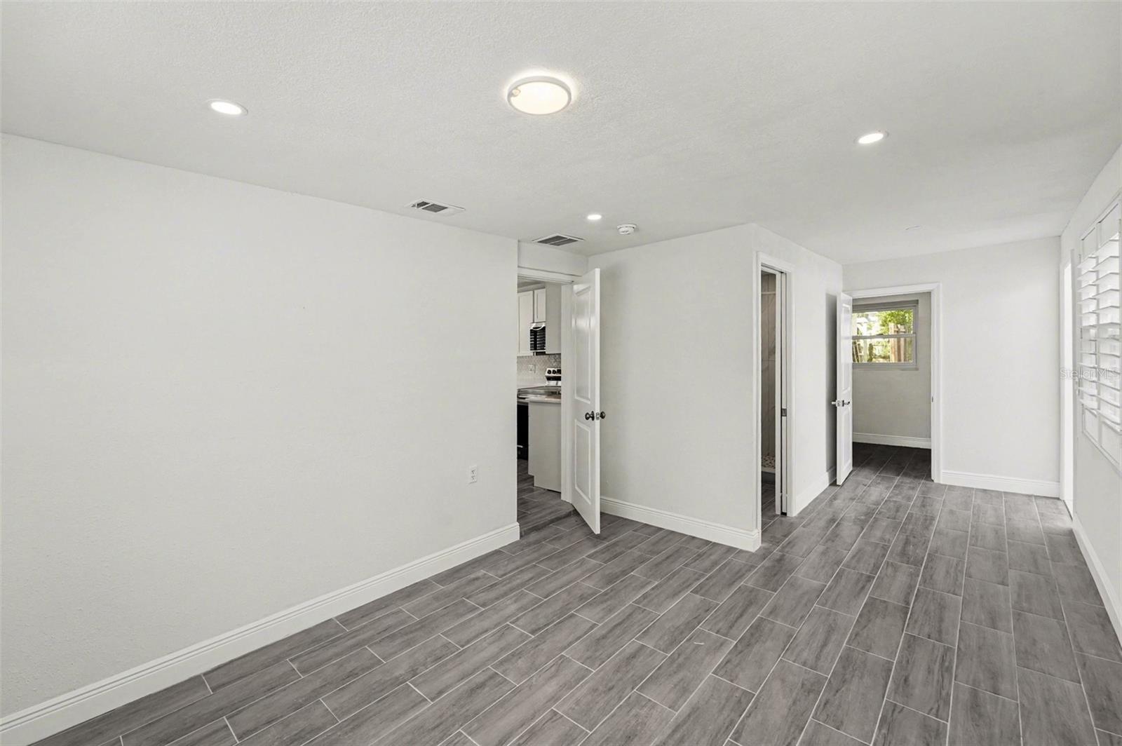 318 BATH ST — photo 22