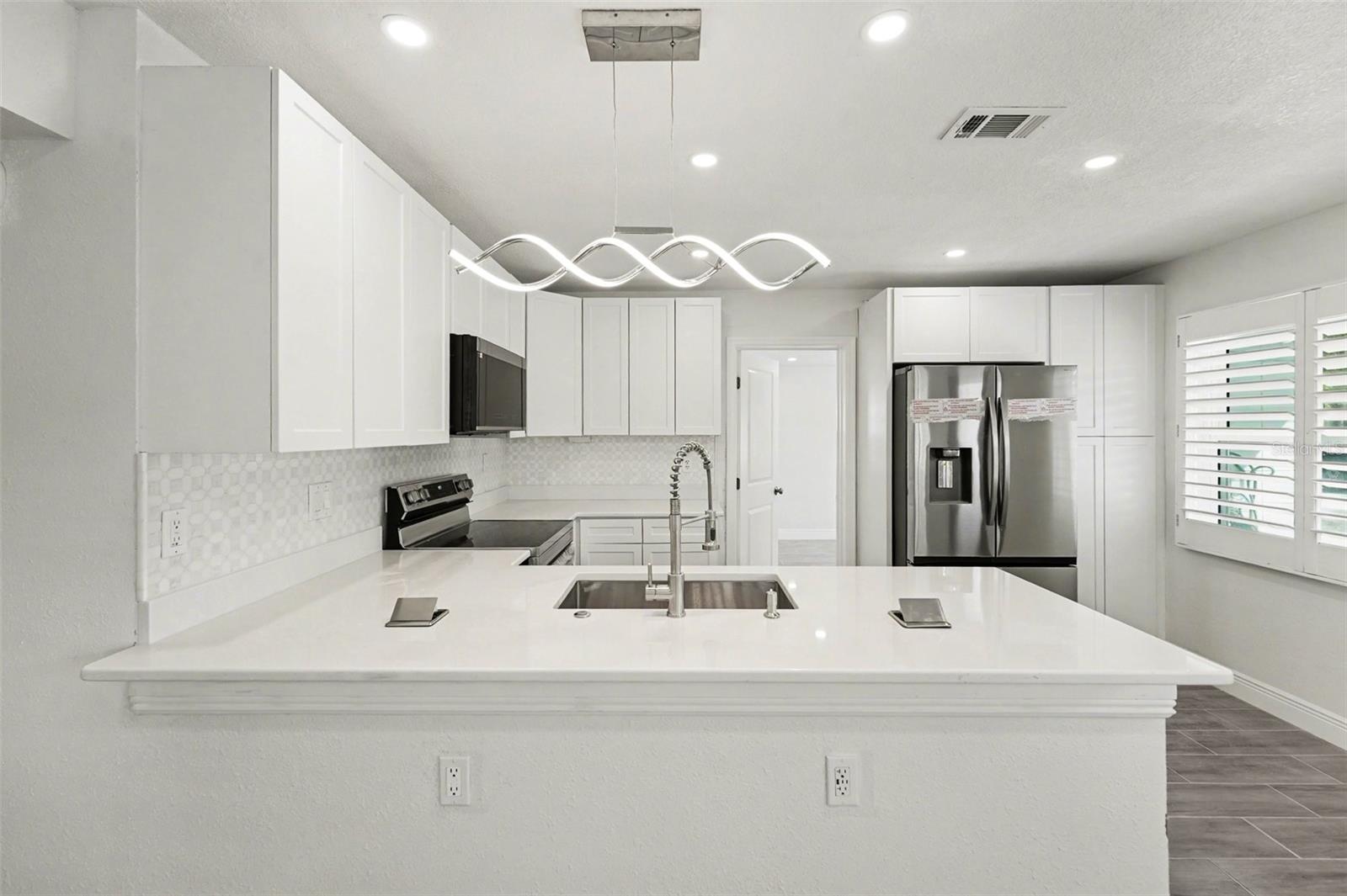 318 BATH ST — photo 10