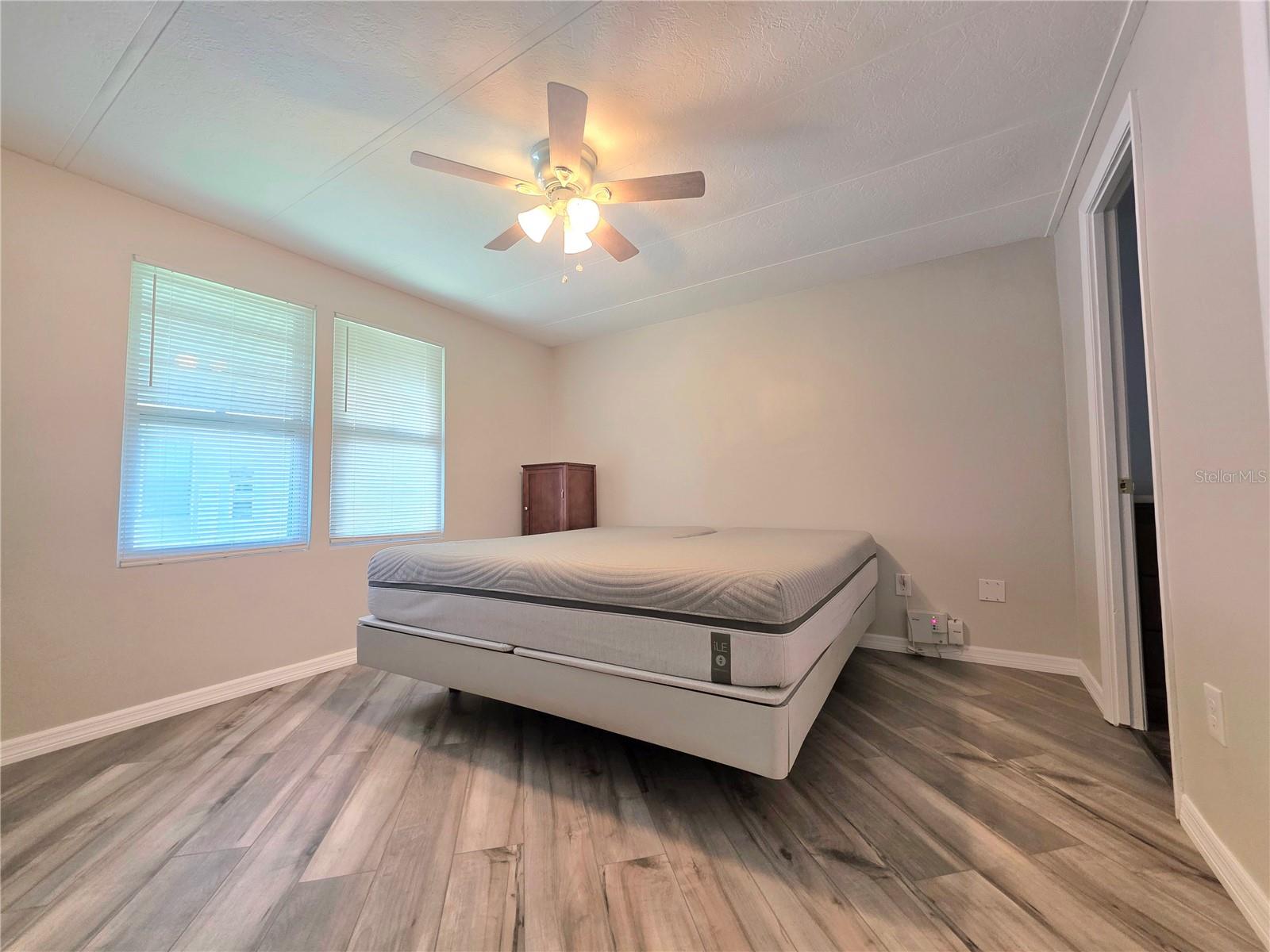 37408 MARTA AVE — photo 33
