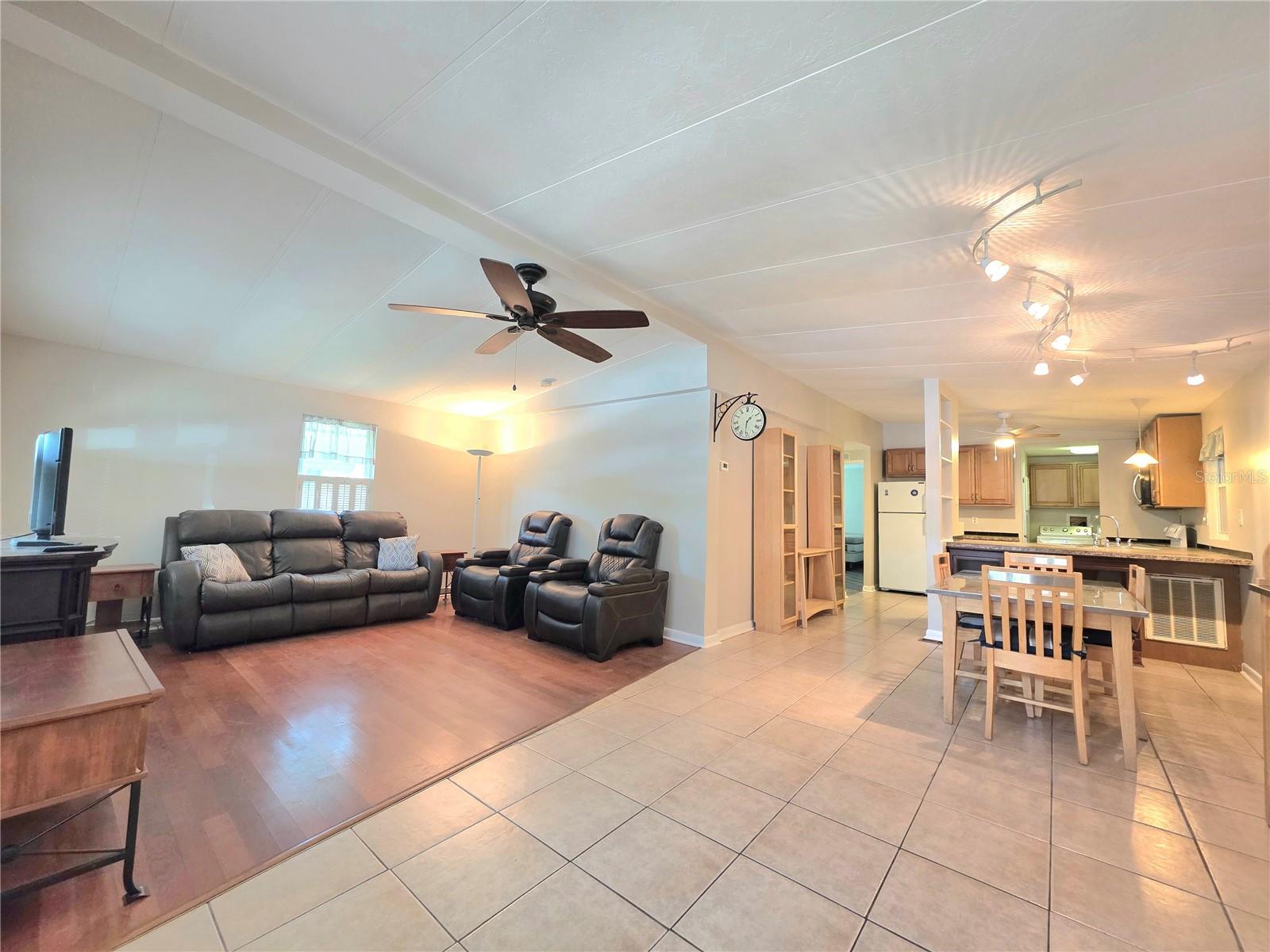37408 MARTA AVE — photo 10