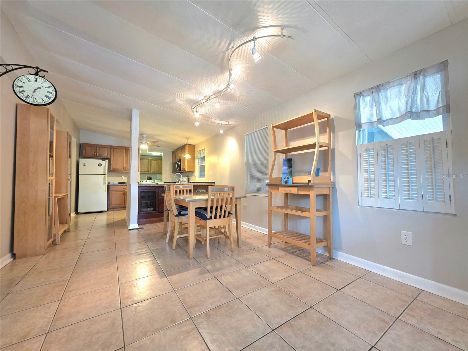 37408 MARTA AVE — photo 13