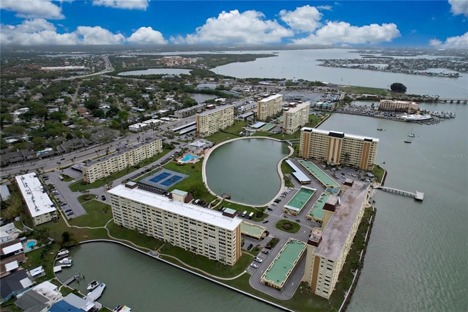 4650 COVE CIR #209 — photo 35