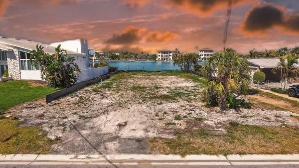 27 DOLPHIN DR — photo 11