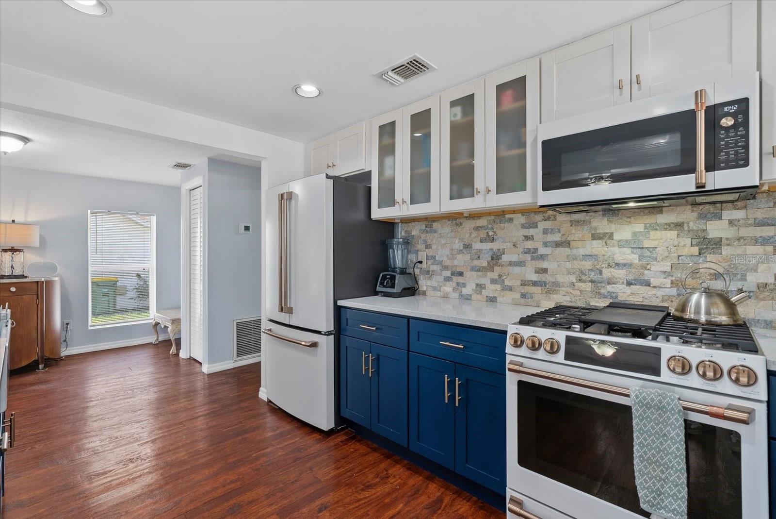 4111 SARASOTA AVE — photo 2
