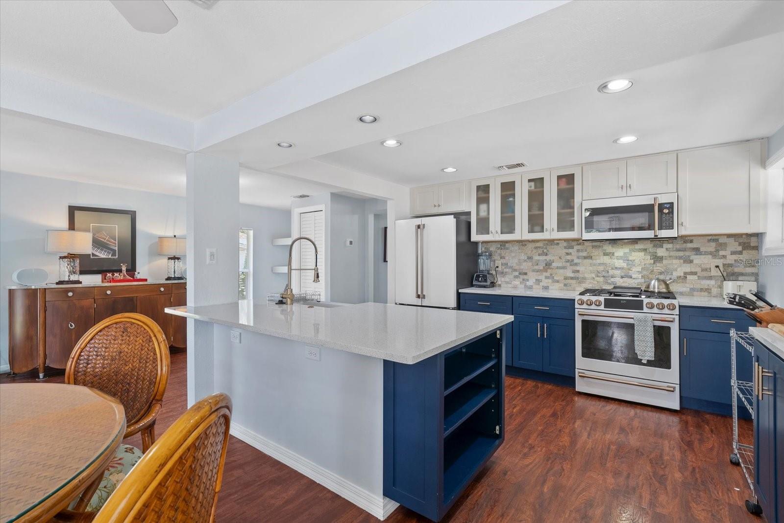 4111 SARASOTA AVE — photo 3