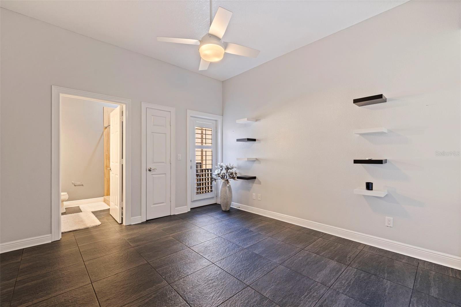618 SAXONY BLVD — photo 35