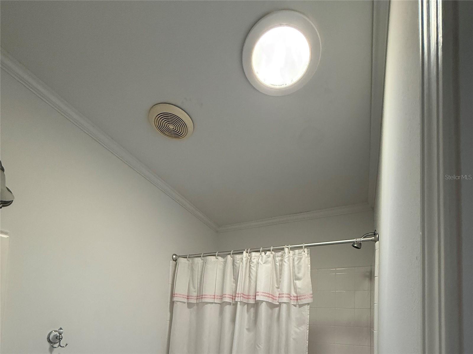 209 S PORT ROYAL LN — photo 24