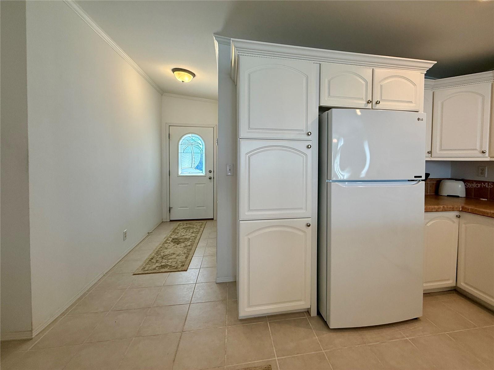209 S PORT ROYAL LN — photo 9