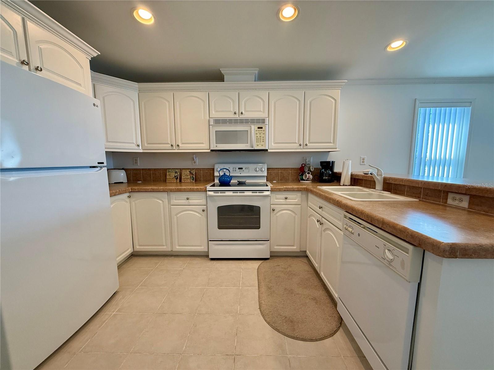 209 S PORT ROYAL LN — photo 11