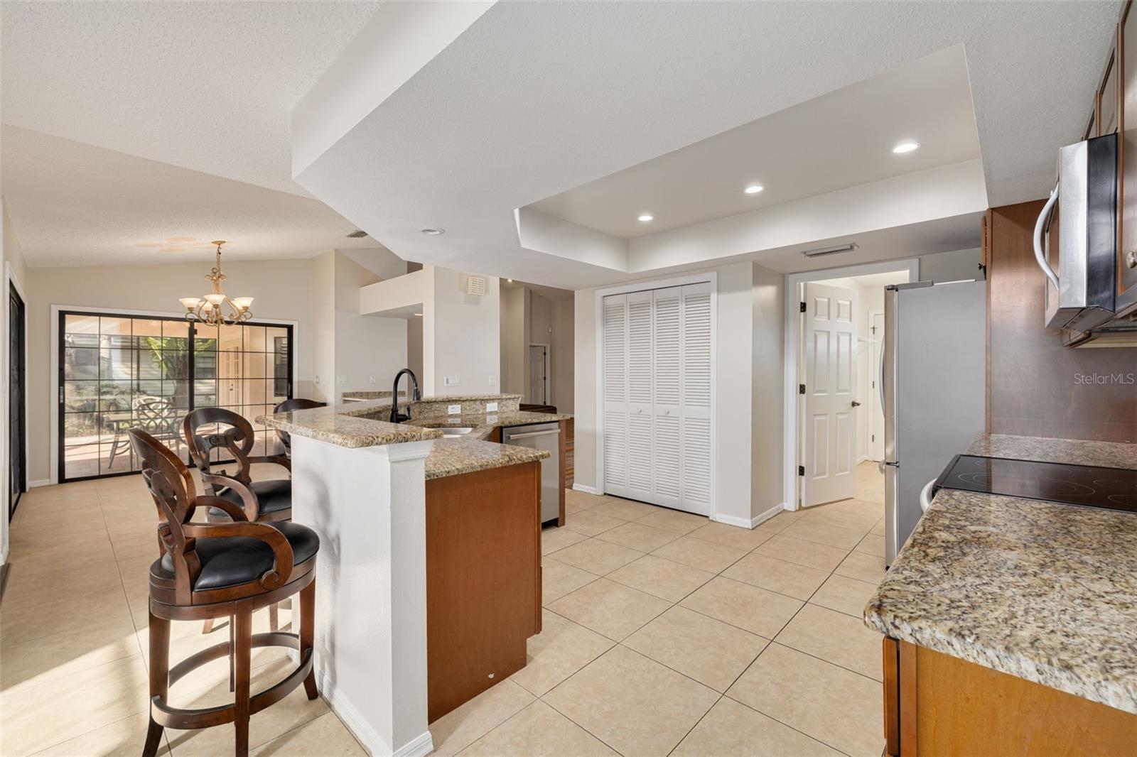 470 HICKORYNUT AVE — photo 19