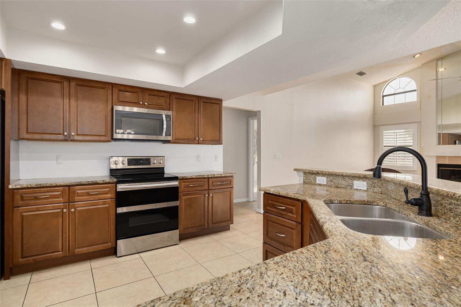 470 HICKORYNUT AVE — photo 10