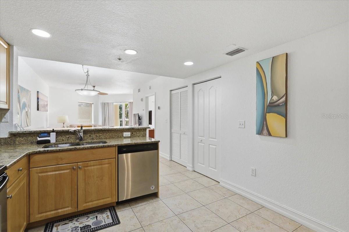 Home in TREASURE ISLAND — photo 12