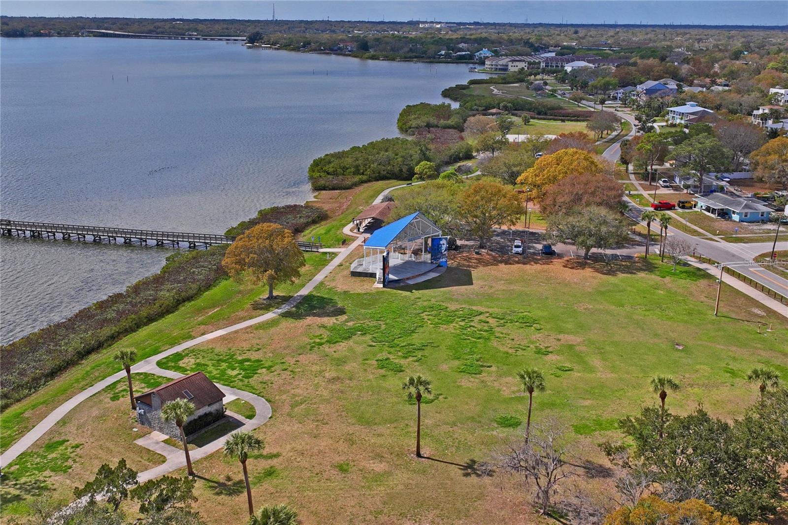 402 SHORE DR W — photo 54