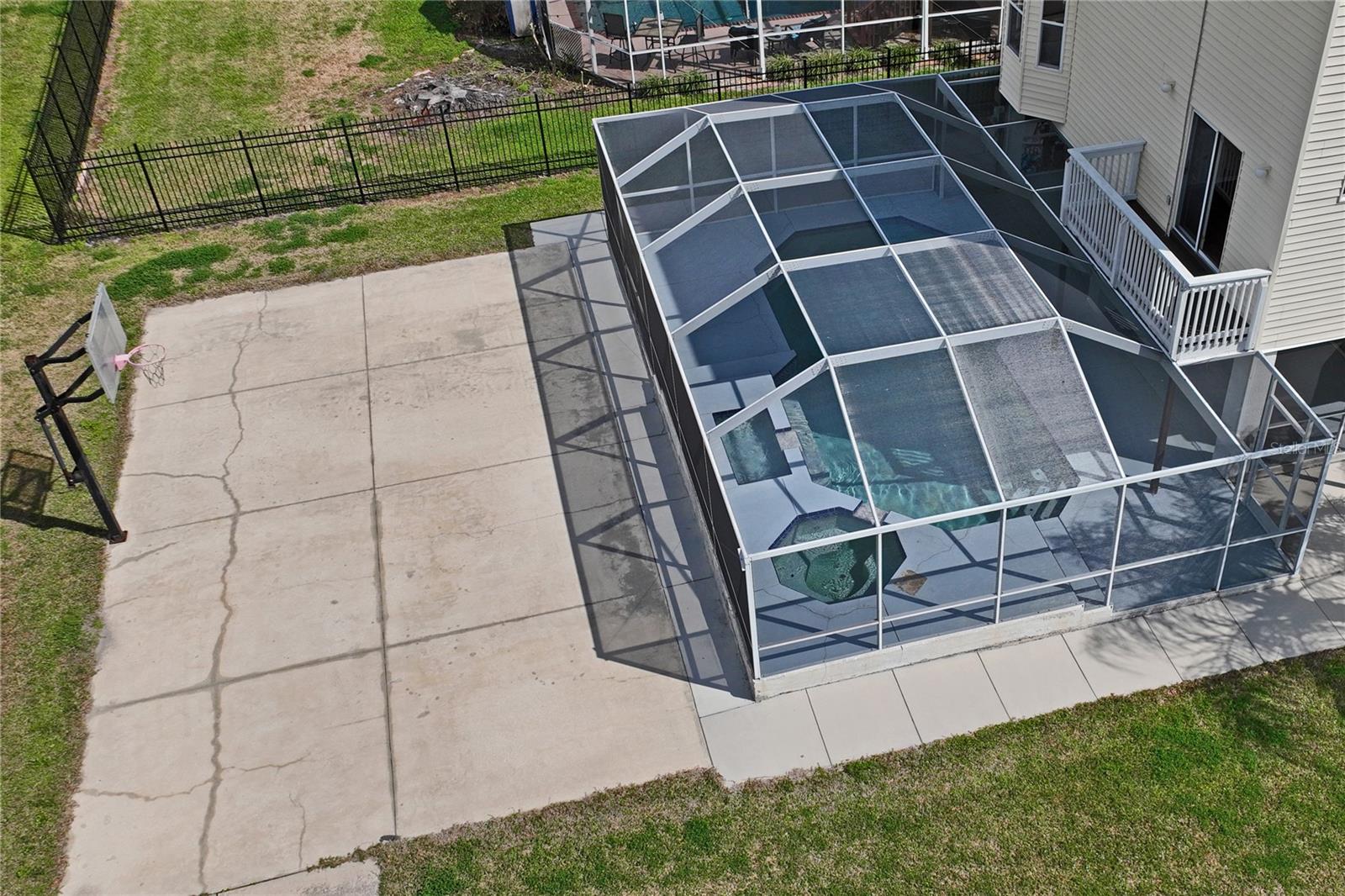 402 SHORE DR W — photo 45