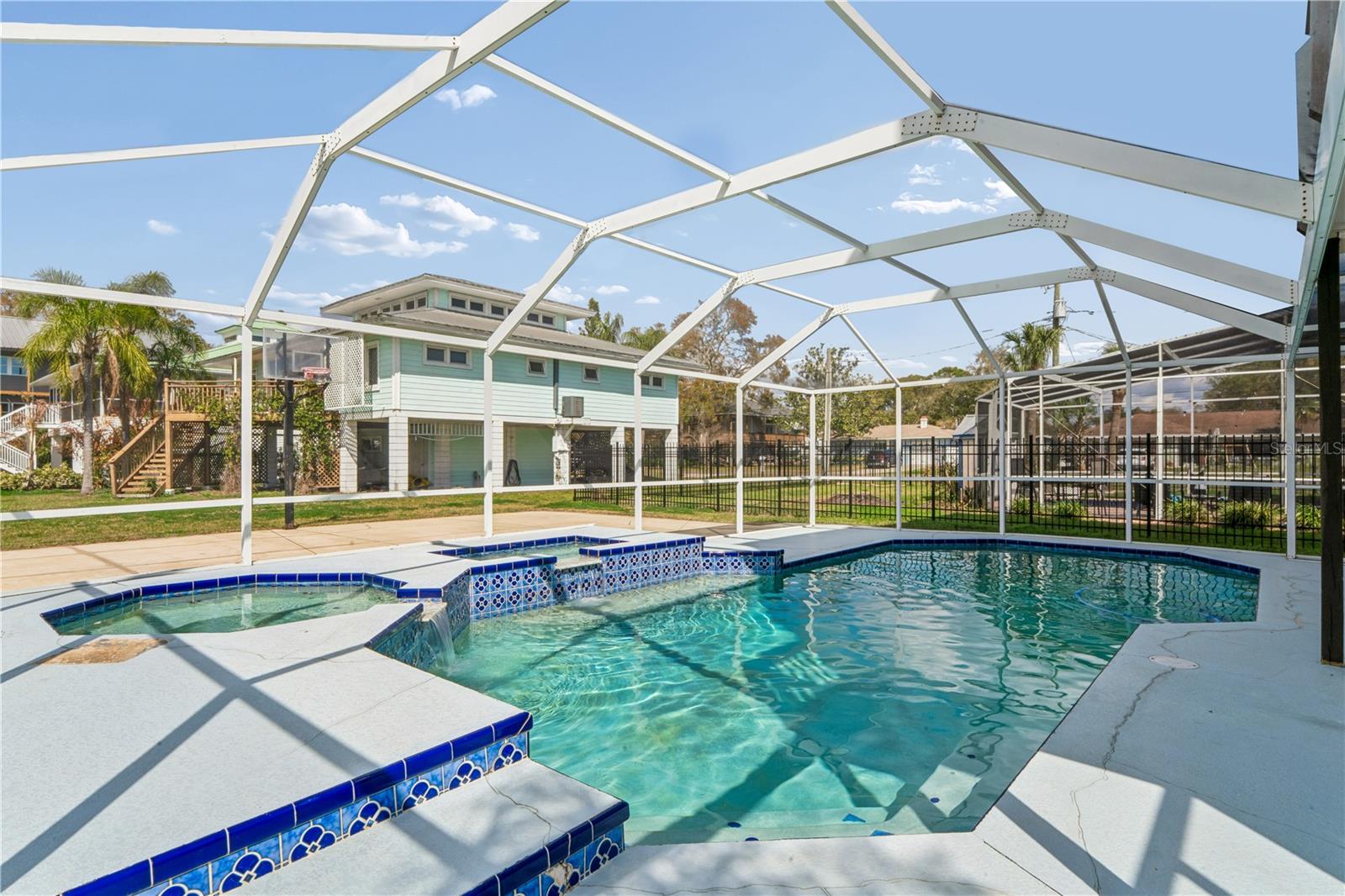 402 SHORE DR W — photo 43
