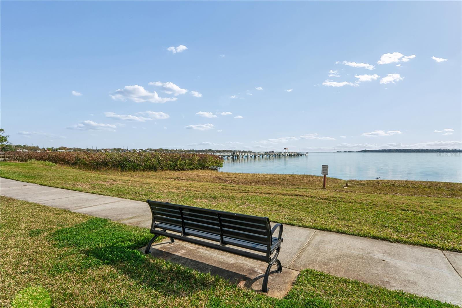 402 SHORE DR W — photo 55