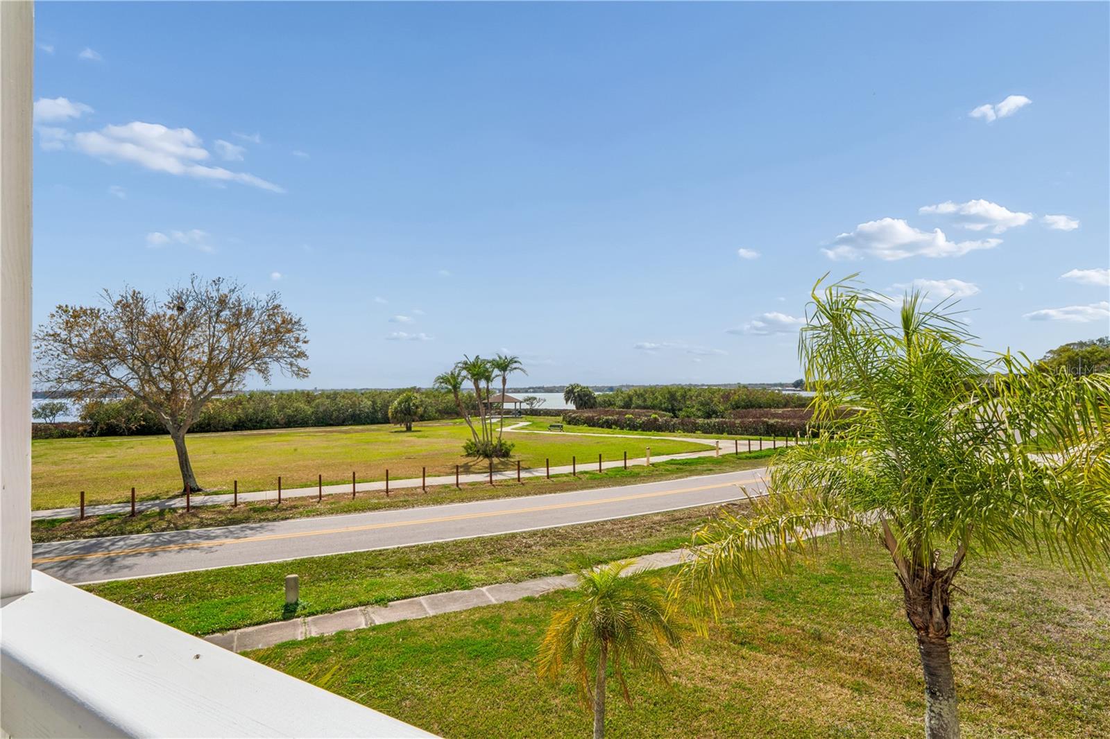 402 SHORE DR W — photo 23