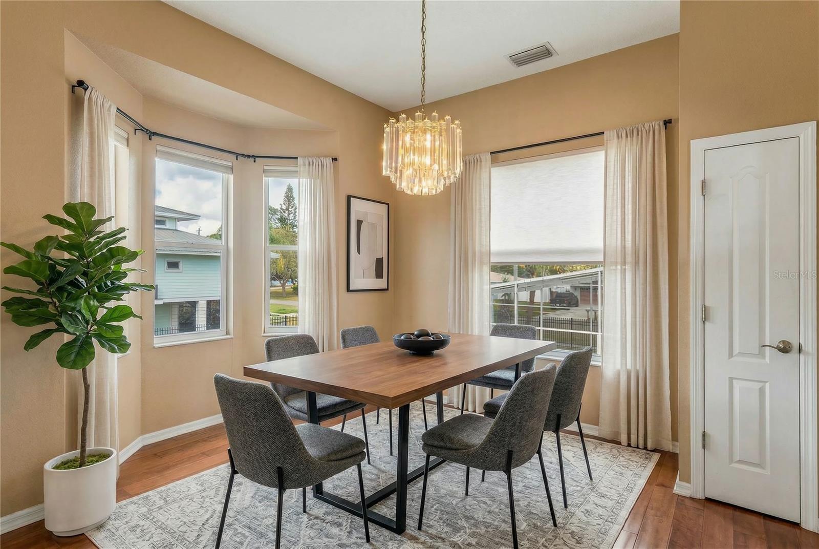 402 SHORE DR W — photo 15