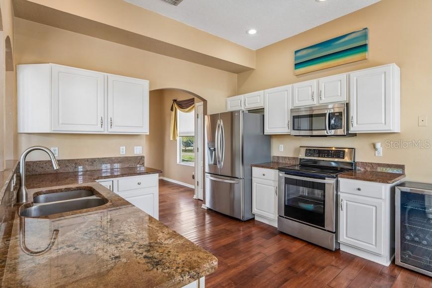 402 SHORE DR W — photo 11