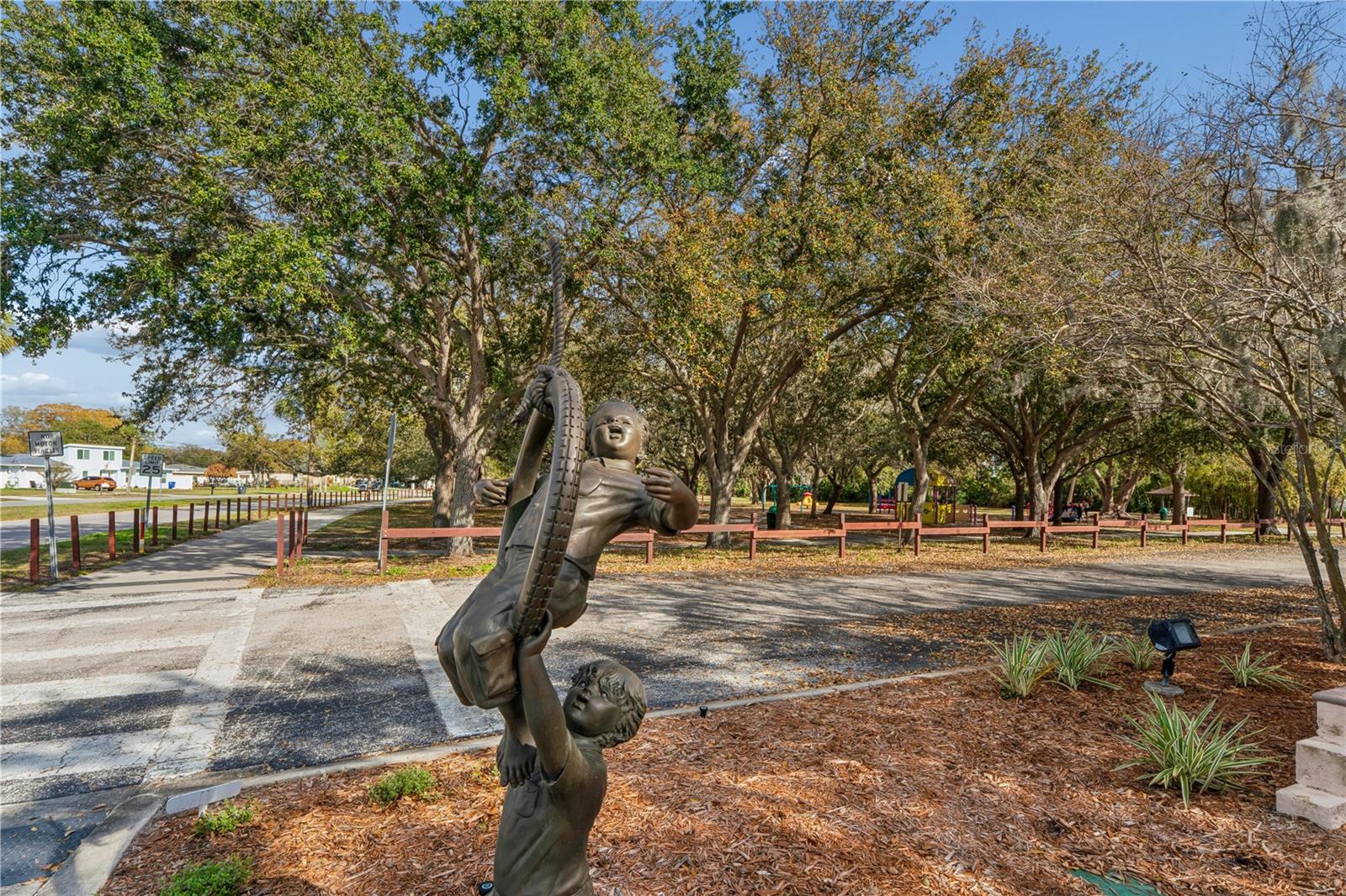 402 SHORE DR W — photo 53