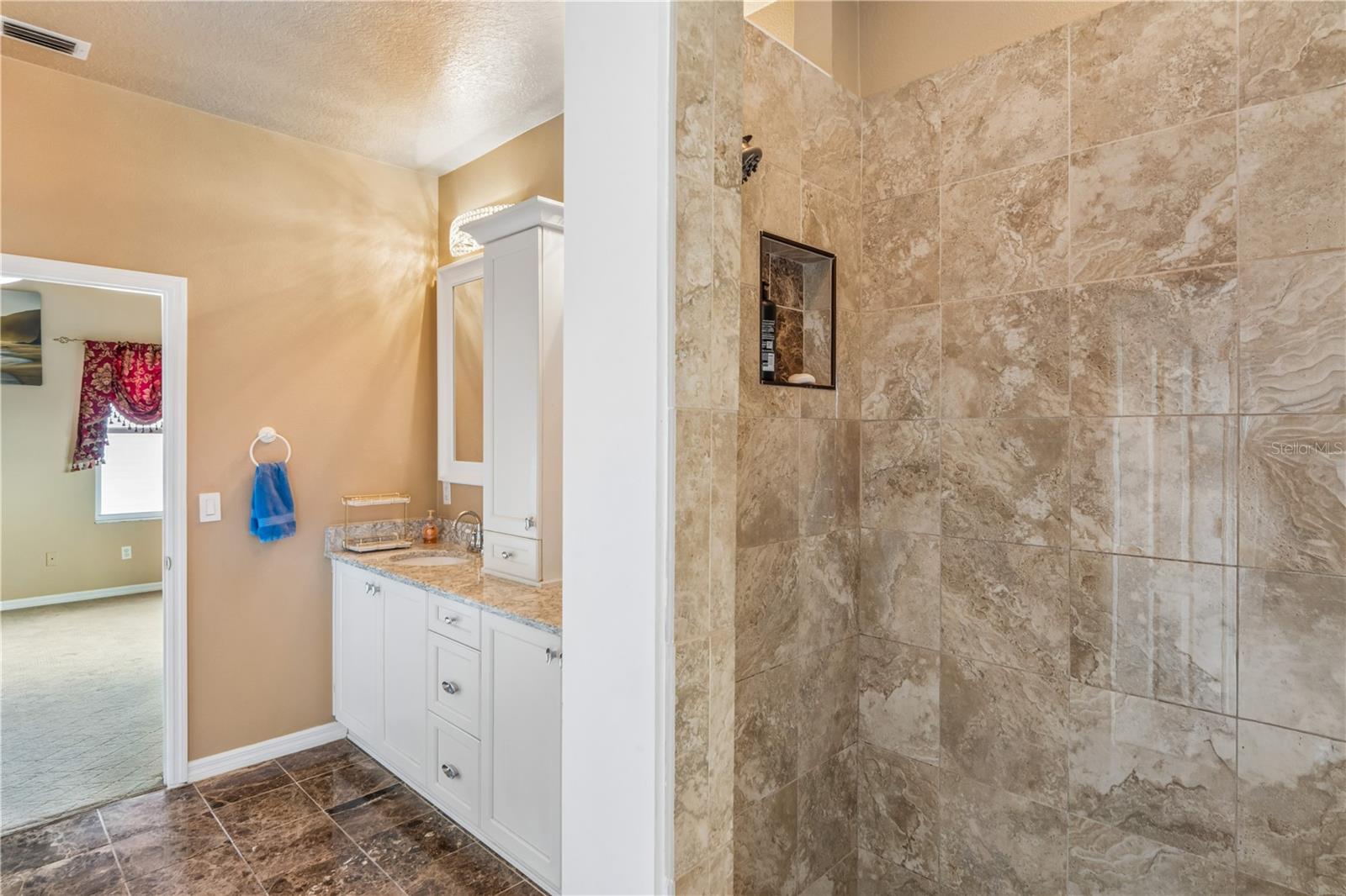 402 SHORE DR W — photo 28