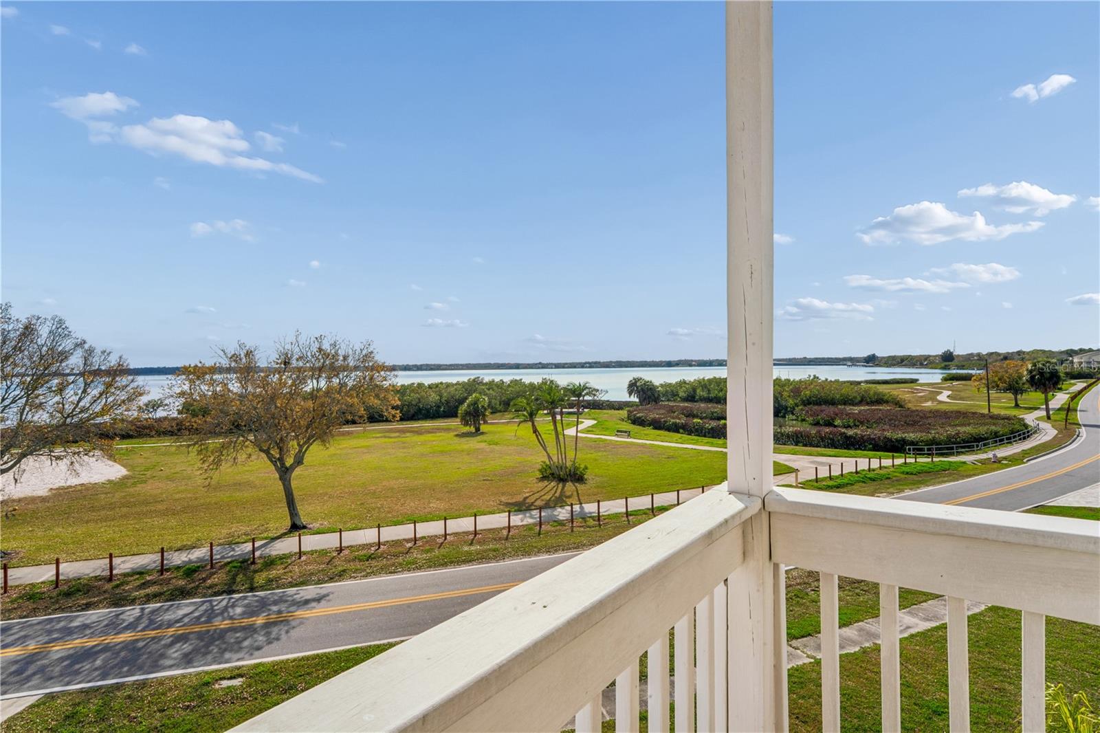 402 SHORE DR W — photo 20