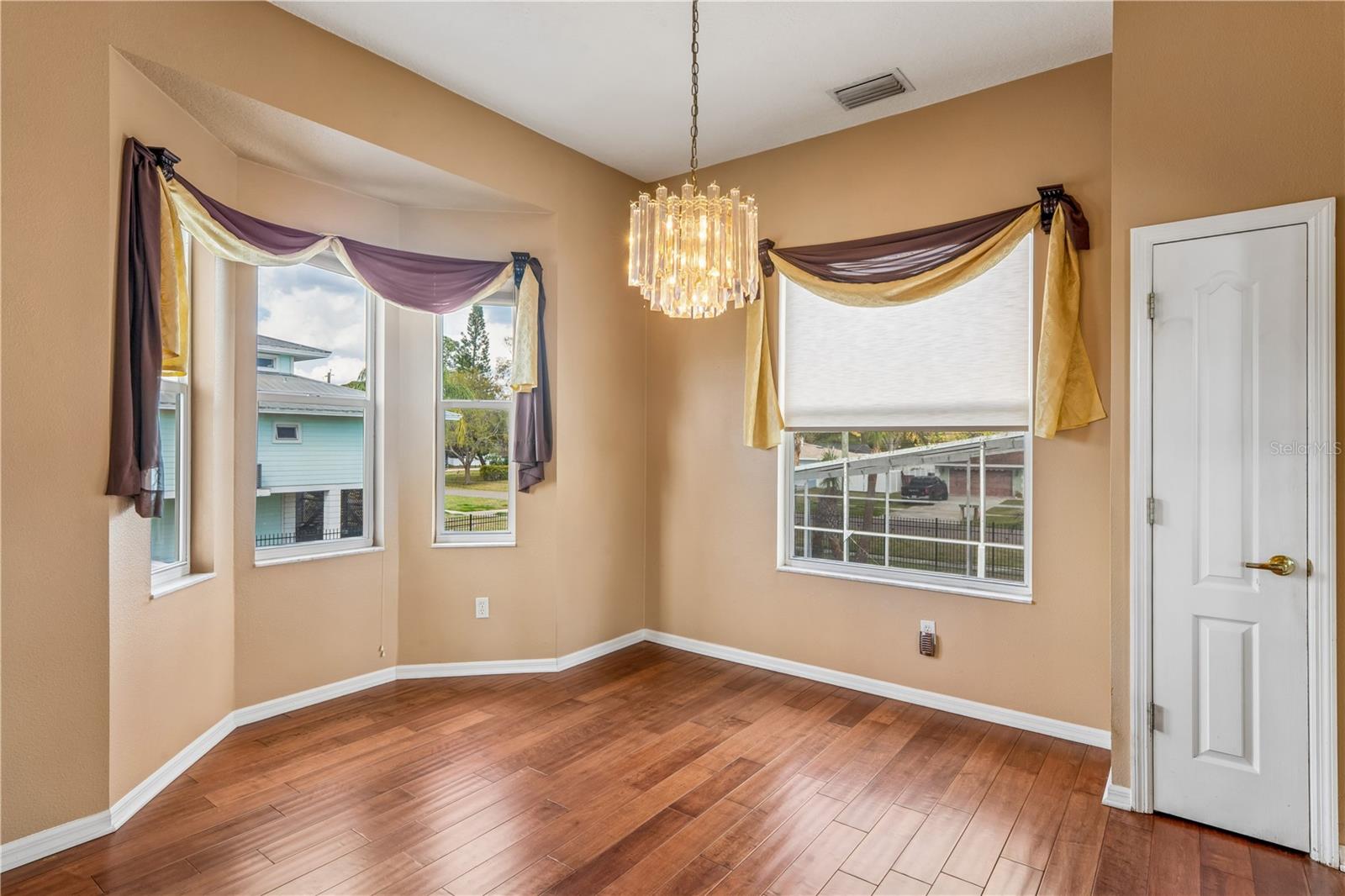 402 SHORE DR W — photo 16