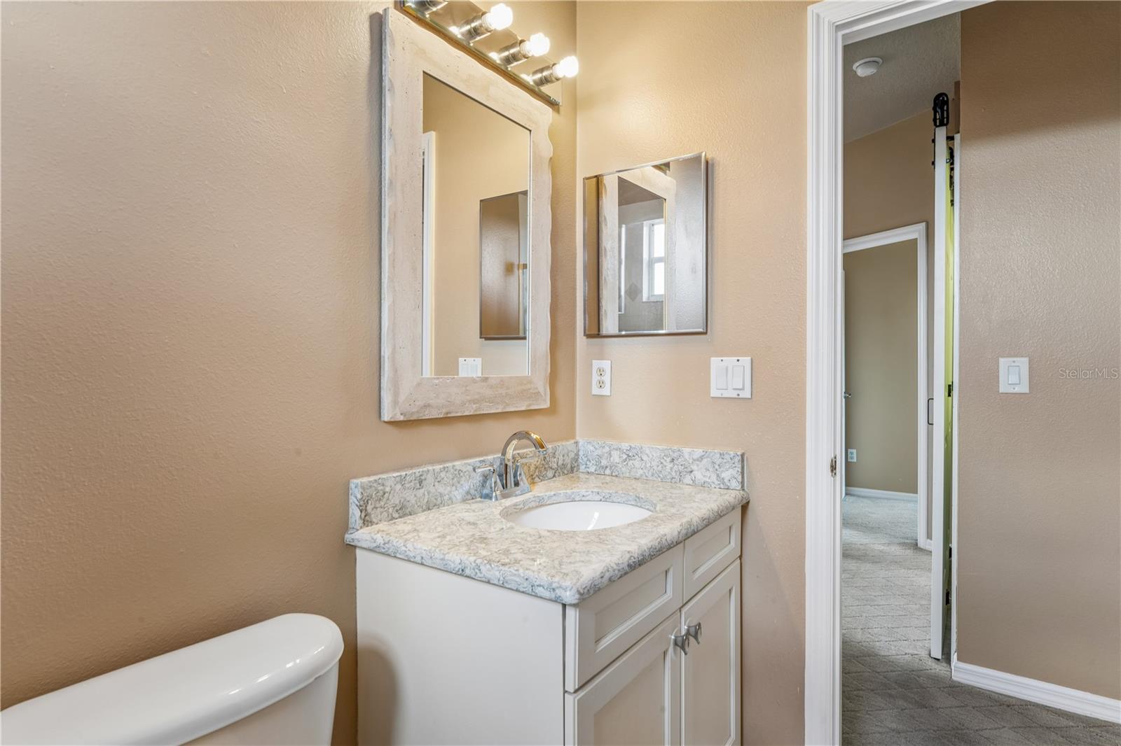402 SHORE DR W — photo 34