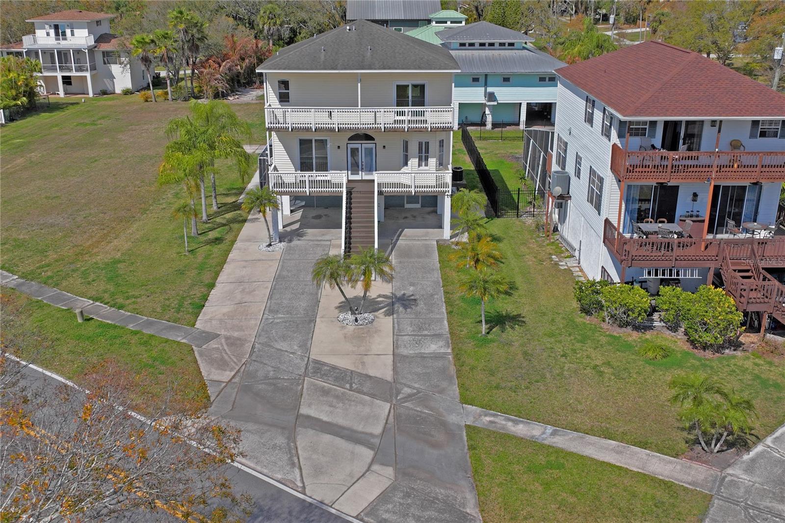 402 SHORE DR W — photo 60