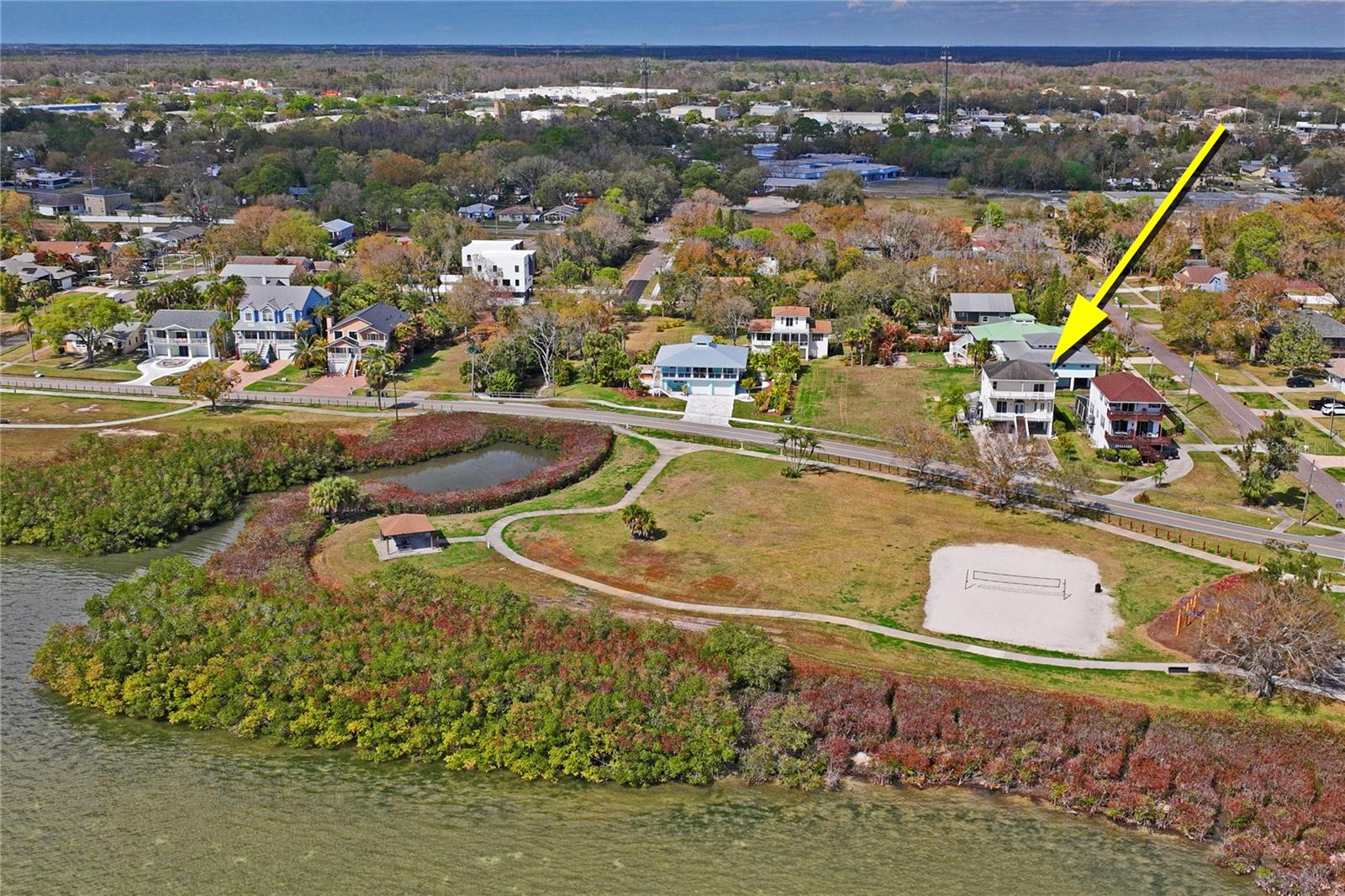 402 SHORE DR W — photo 52