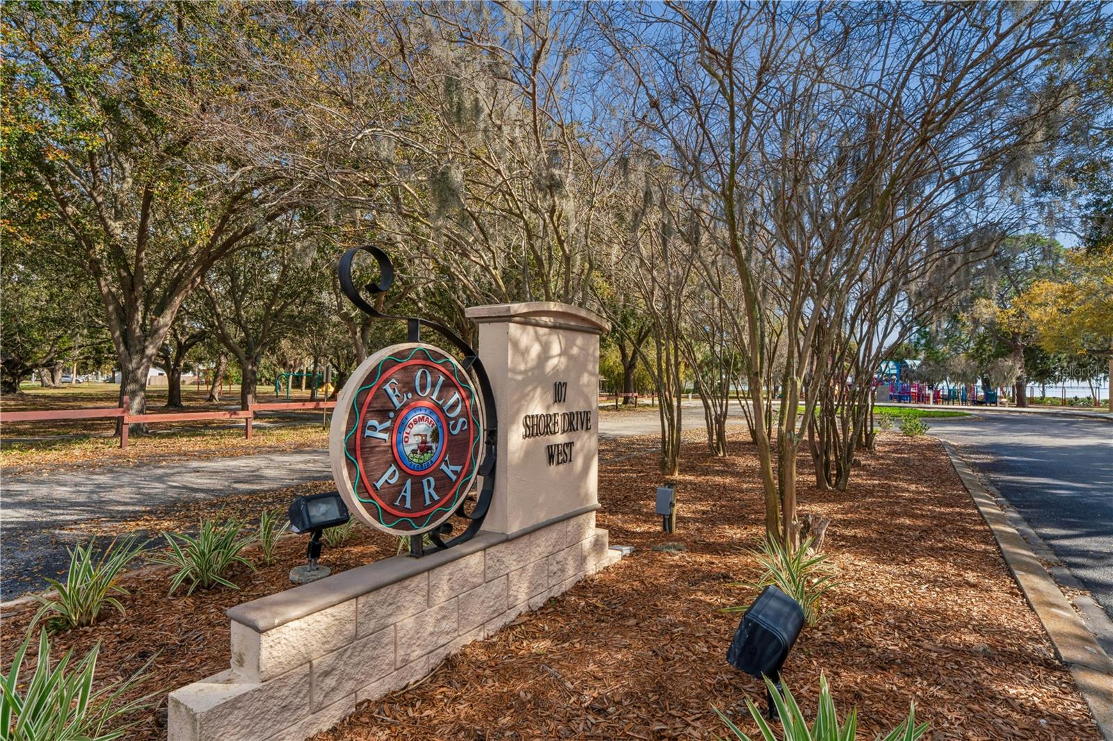 402 SHORE DR W — photo 50