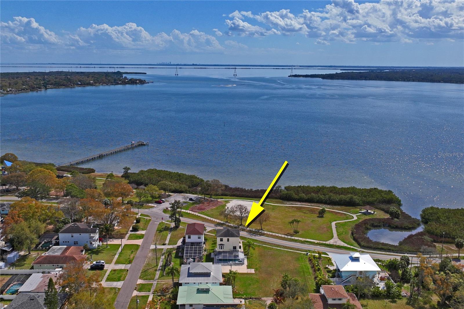 402 SHORE DR W — photo 48