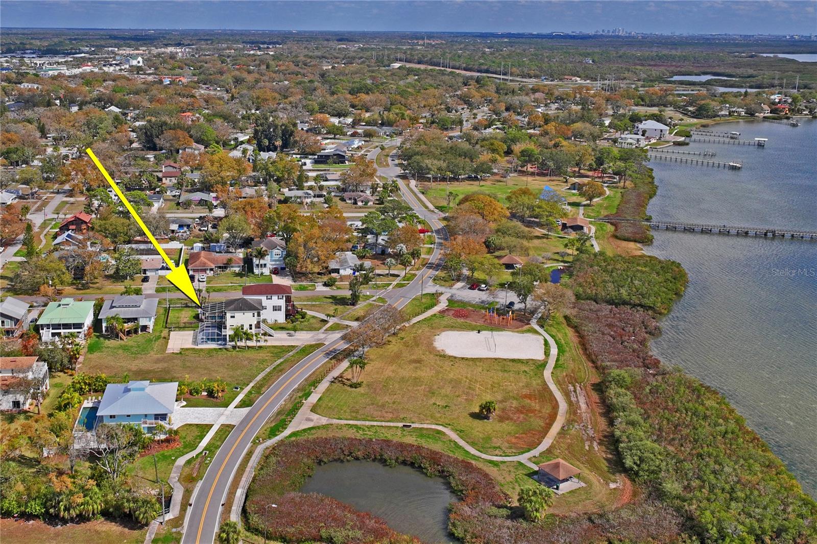 402 SHORE DR W — photo 47