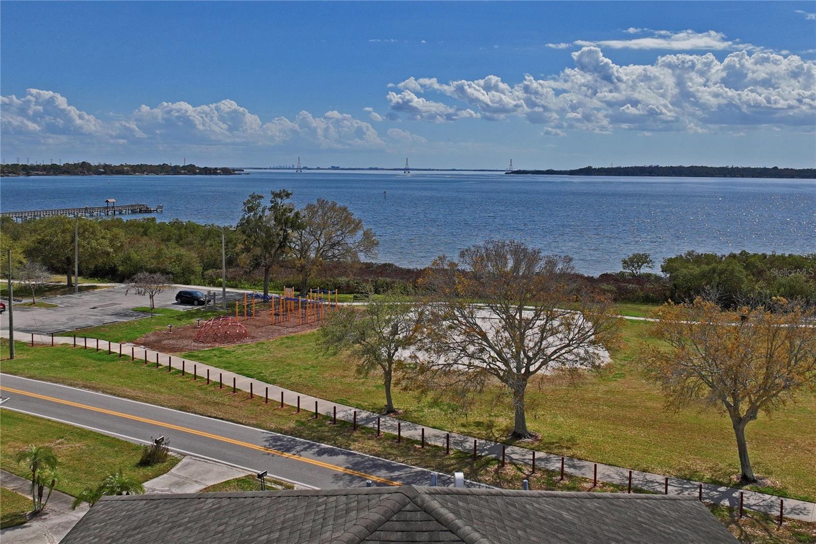 402 SHORE DR W — photo 44