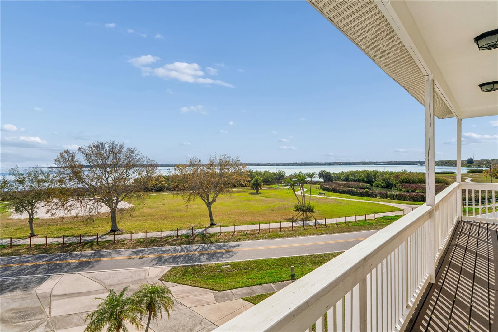 402 SHORE DR W — photo 38