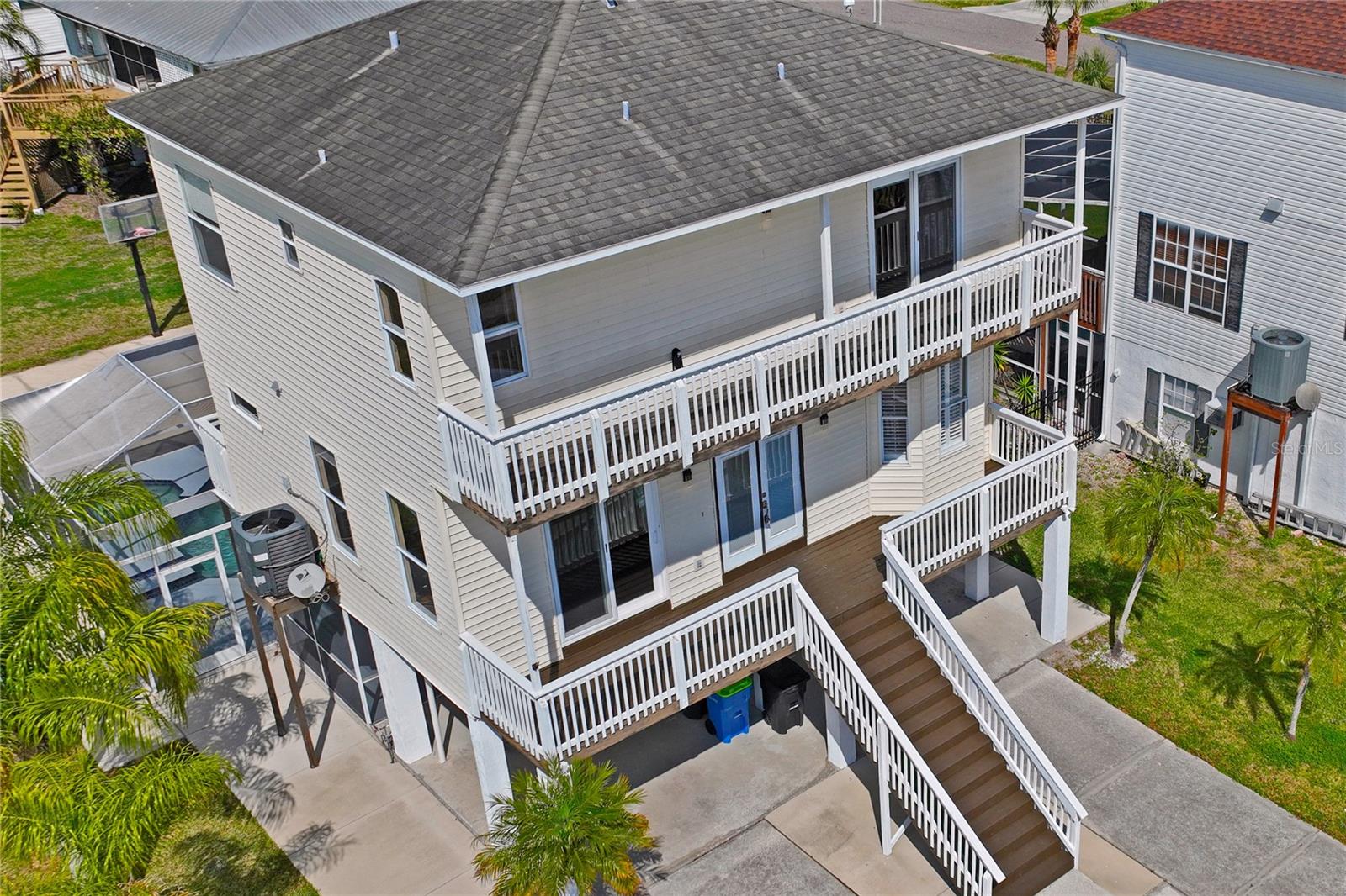 402 SHORE DR W — photo 36