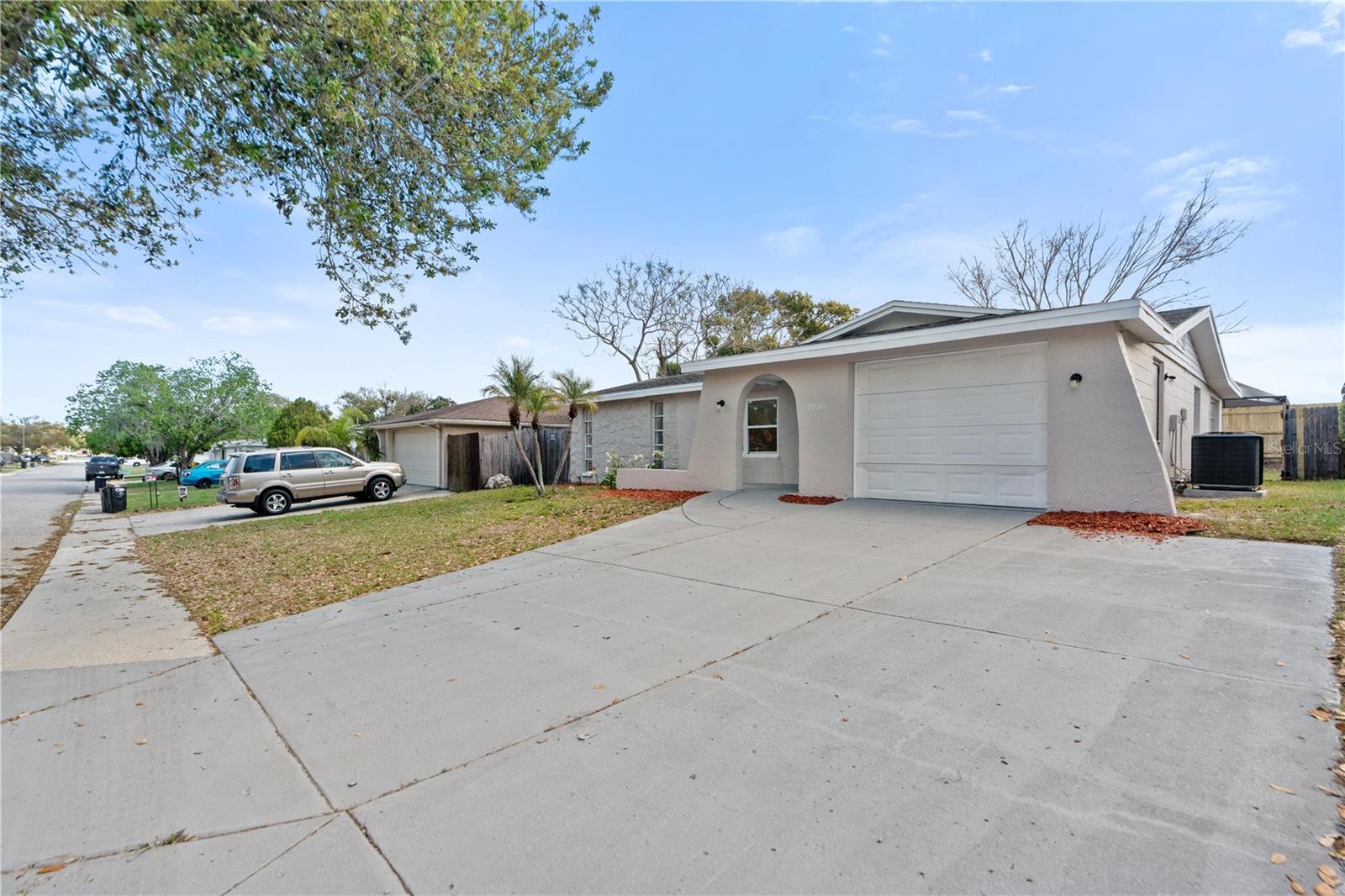 9020 HUNT CLUB LN — photo 2