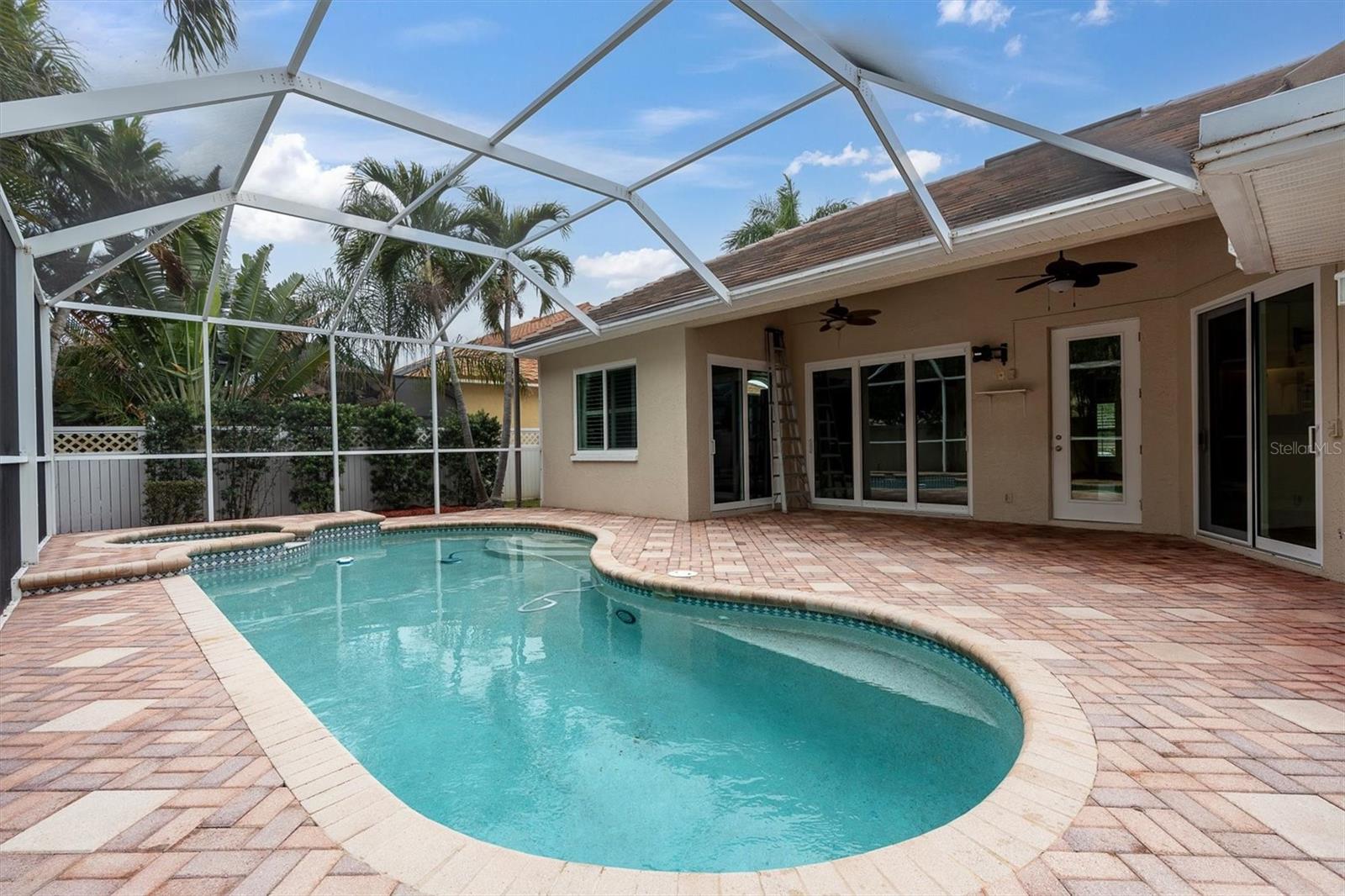 906 LANDMARK CIR S — photo 35