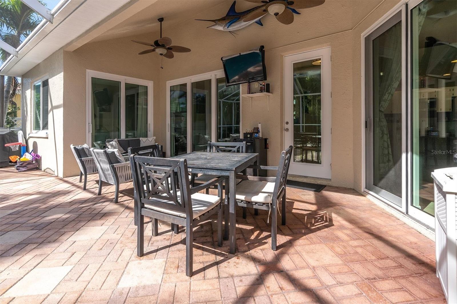 906 LANDMARK CIR S — photo 38