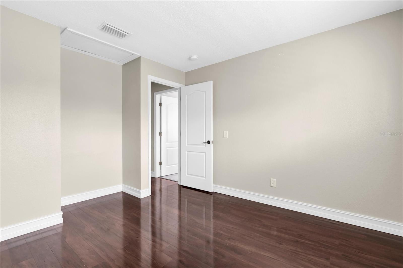 906 LANDMARK CIR S — photo 29