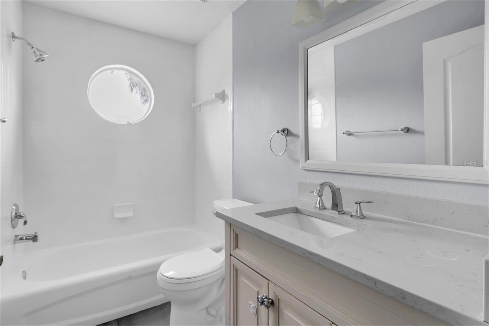 906 LANDMARK CIR S — photo 32