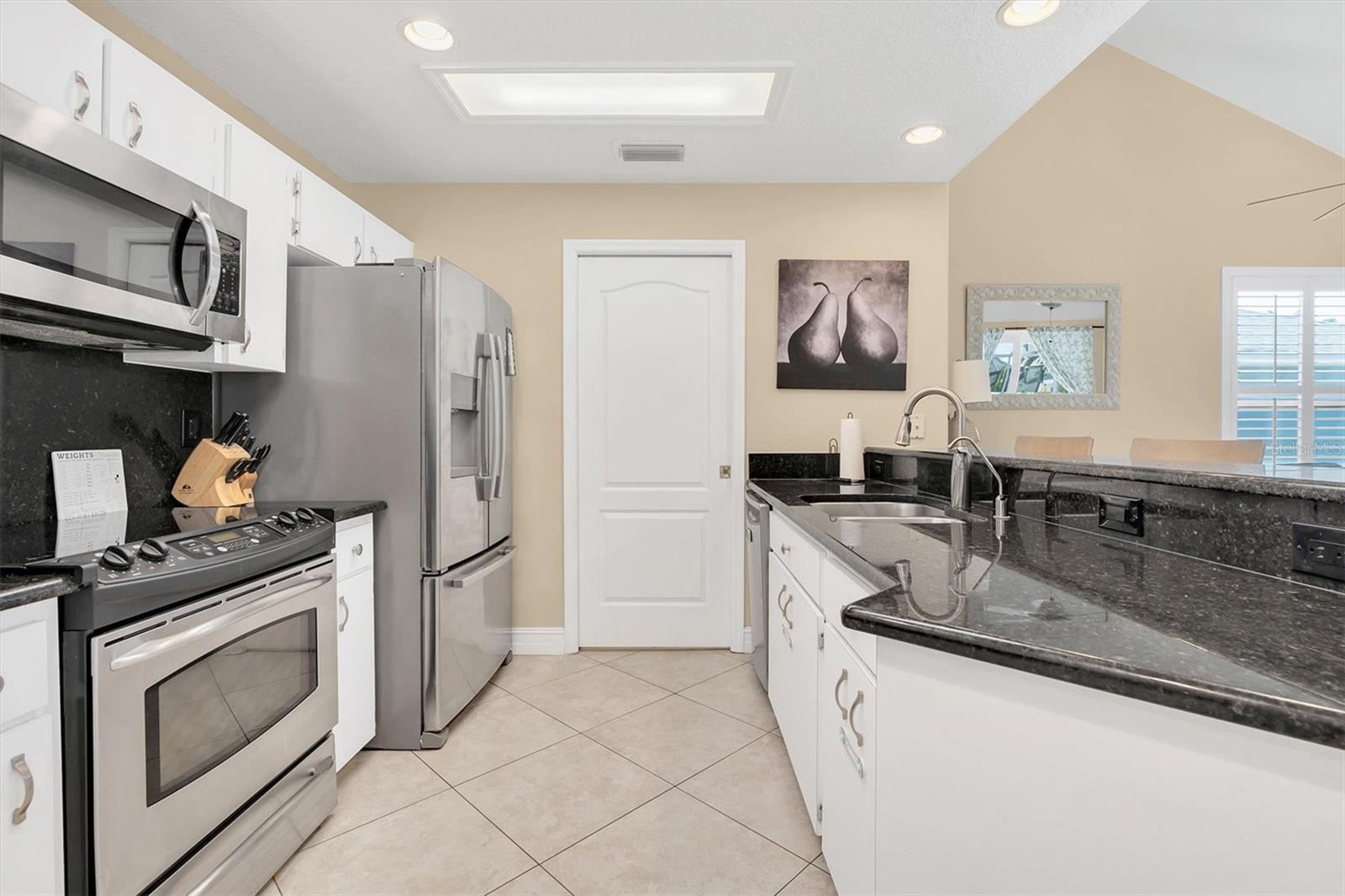 906 LANDMARK CIR S — photo 14