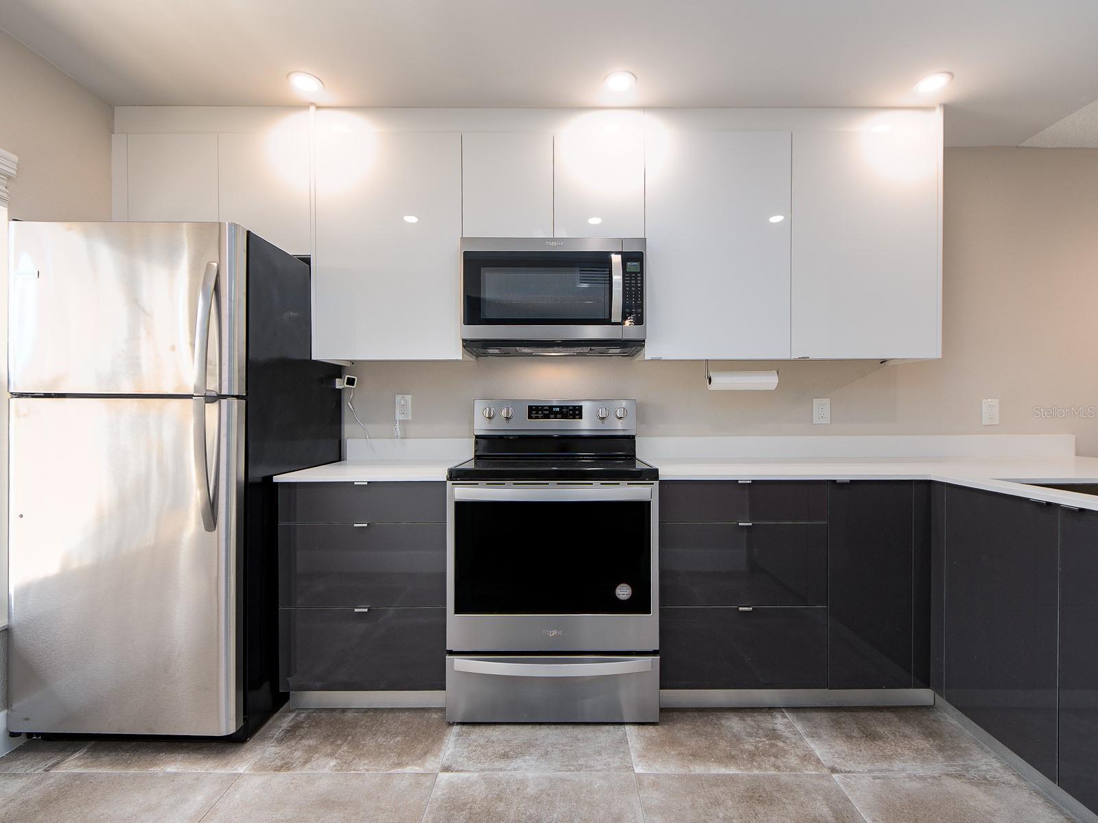 105 ISLAND WAY #143 — photo 4