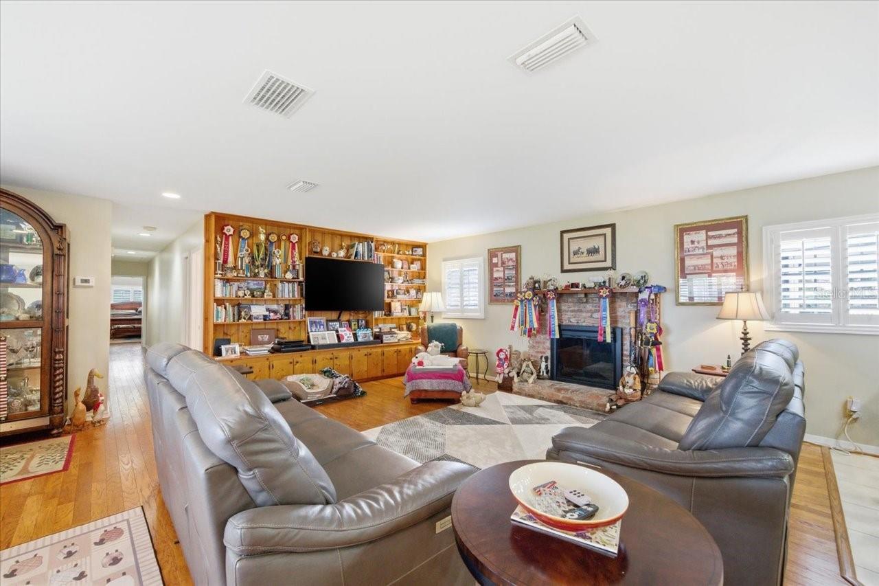 9449 ROBERTS RD — photo 8