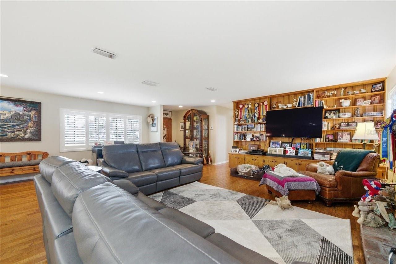 9449 ROBERTS RD — photo 9