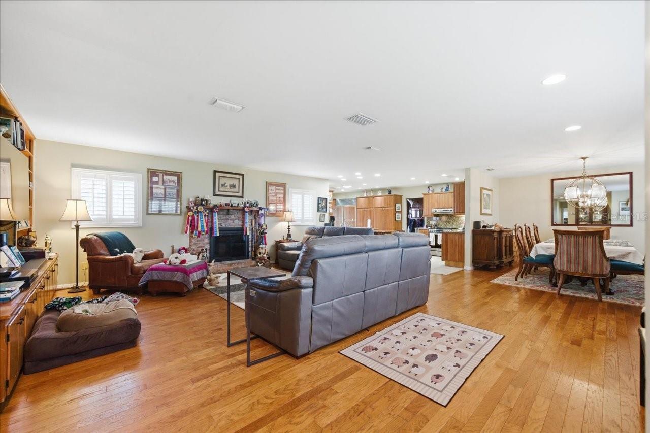 9449 ROBERTS RD — photo 12