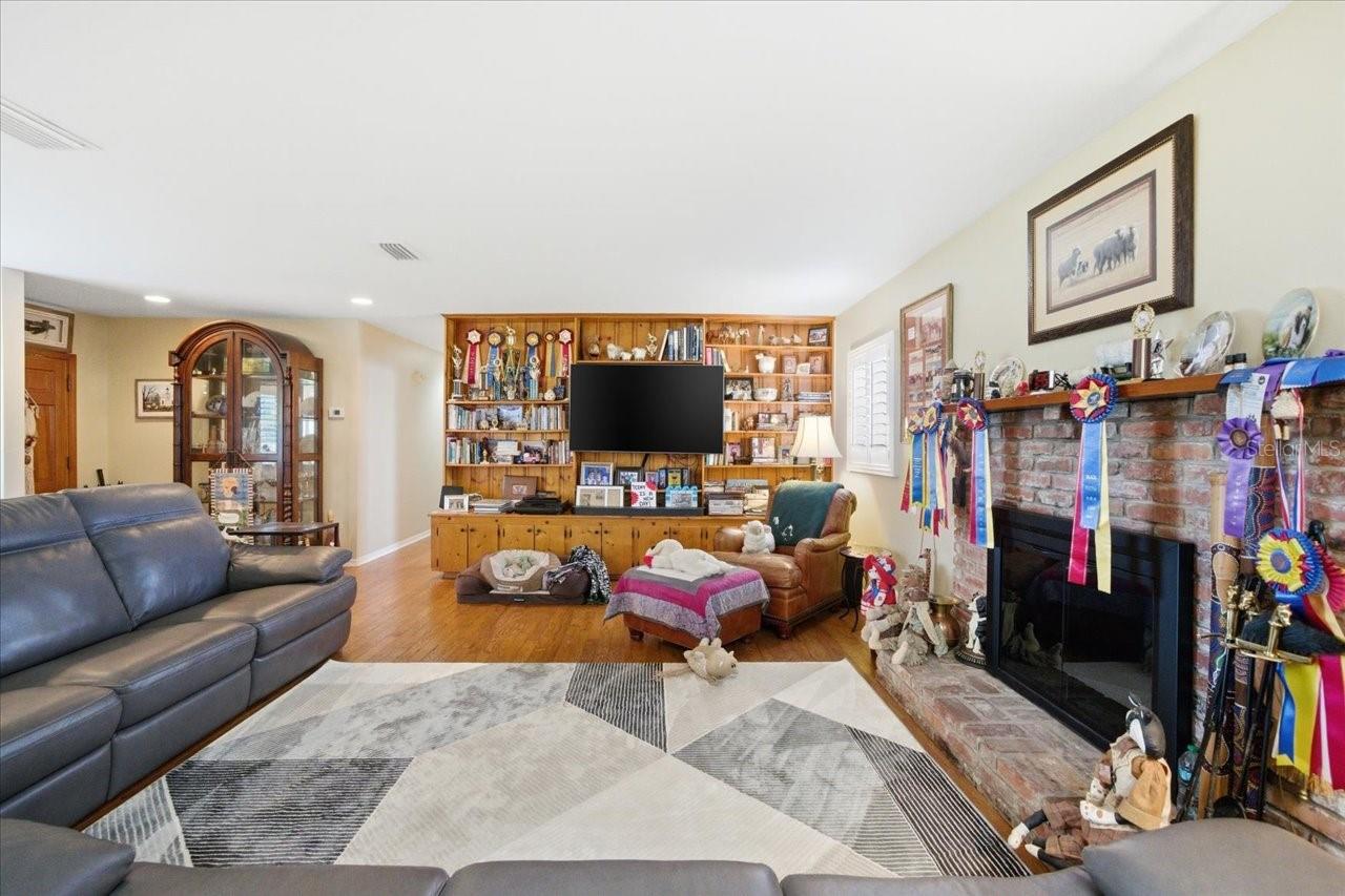 9449 ROBERTS RD — photo 10