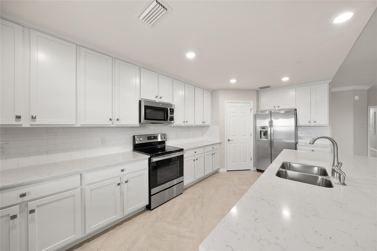 10805 TARFLOWER DR #102 — photo 5