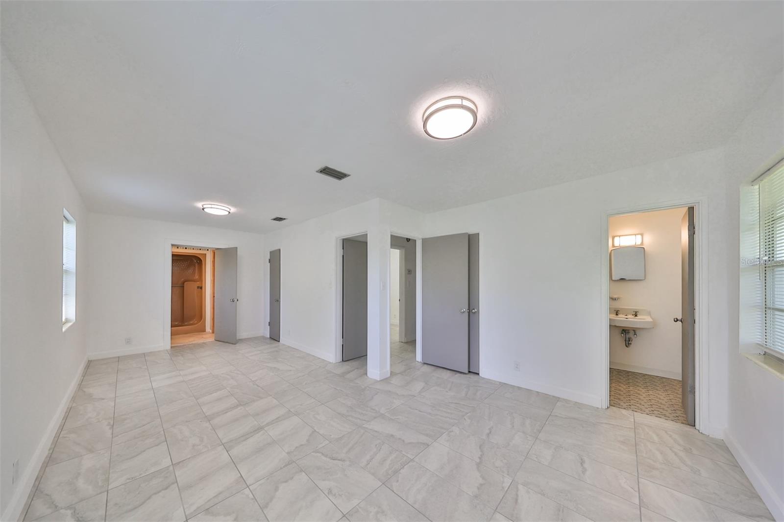 3908 W WALLACE AVE — photo 13