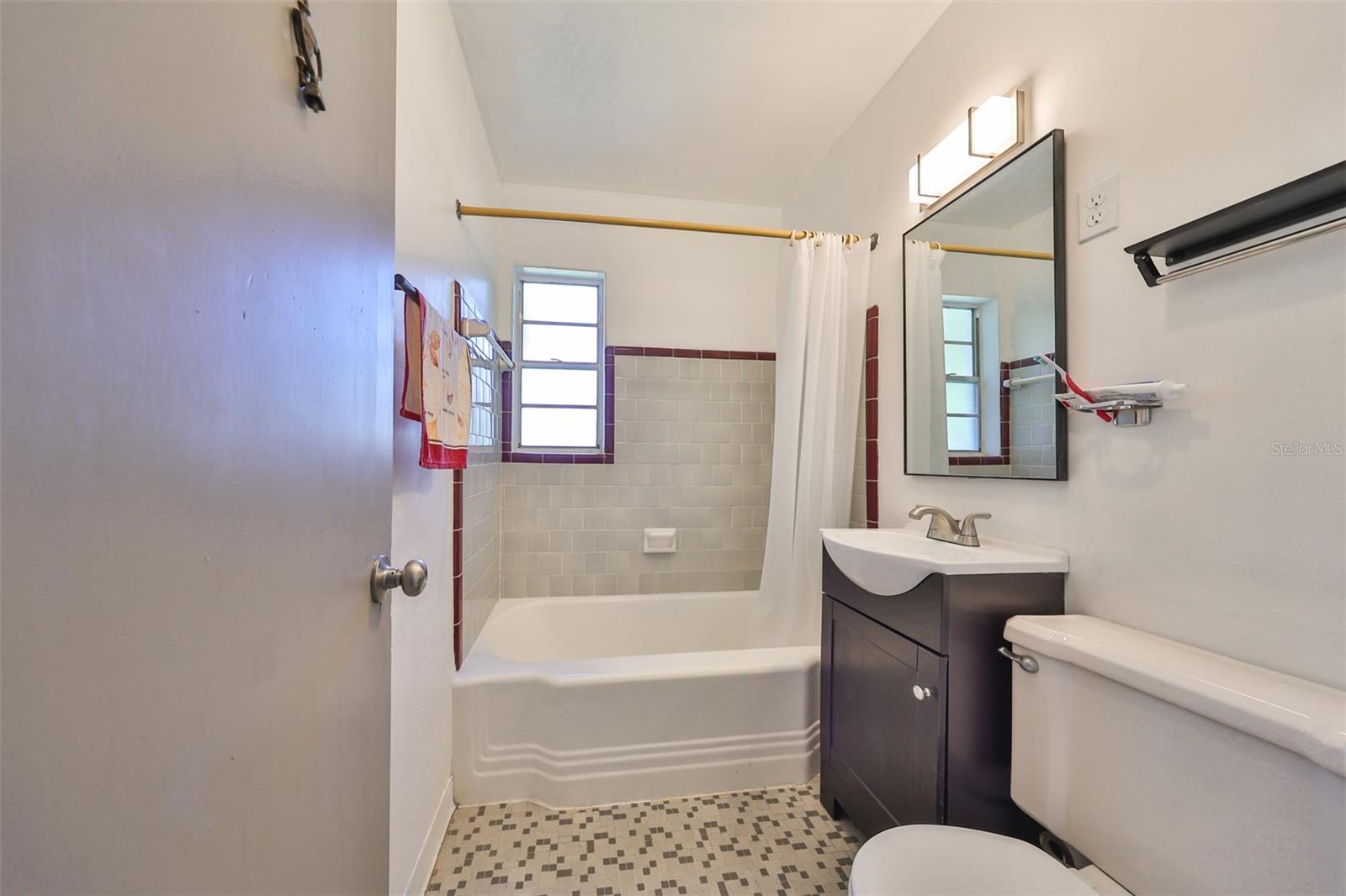 3908 W WALLACE AVE — photo 7
